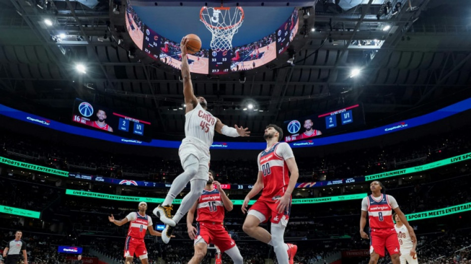 NBA-leading Cavaliers, Thunder roll on with victories