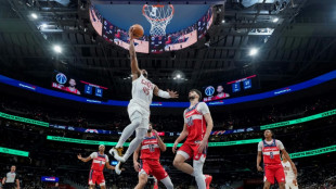 NBA-leading Cavaliers, Thunder roll on with victories