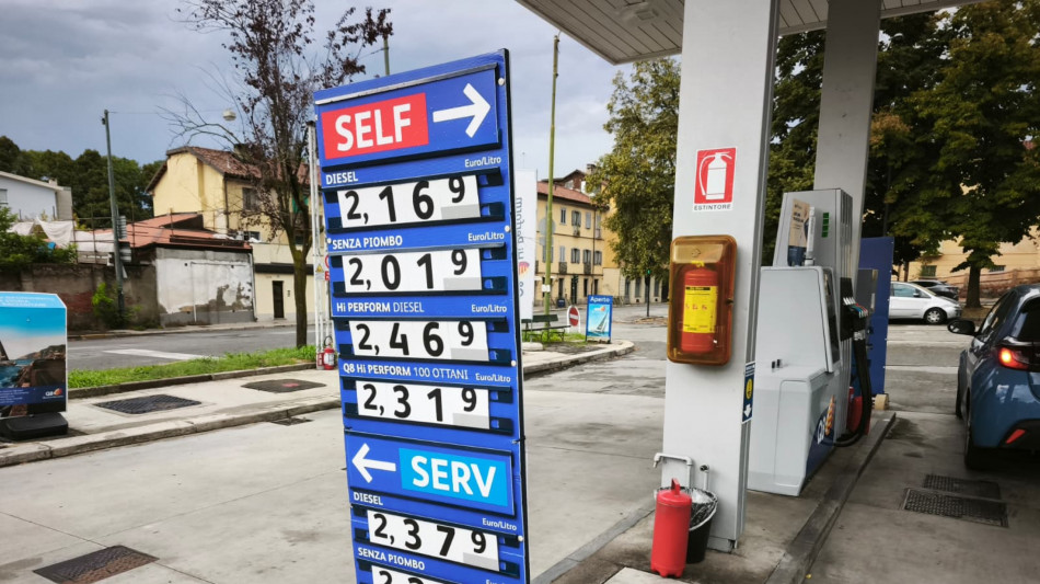 Confesercenti, su vacanze italiani aggravio 1,8 miliardi da caro carburanti