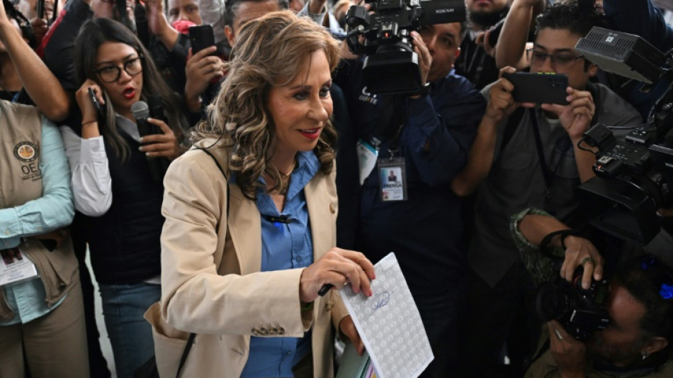 Los socialdem&oacute;cratas Torres y Ar&eacute;valo se encaminan al balotaje en Guatemala