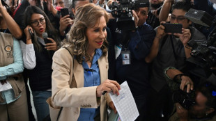 Los socialdem&oacute;cratas Torres y Ar&eacute;valo se encaminan al balotaje en Guatemala