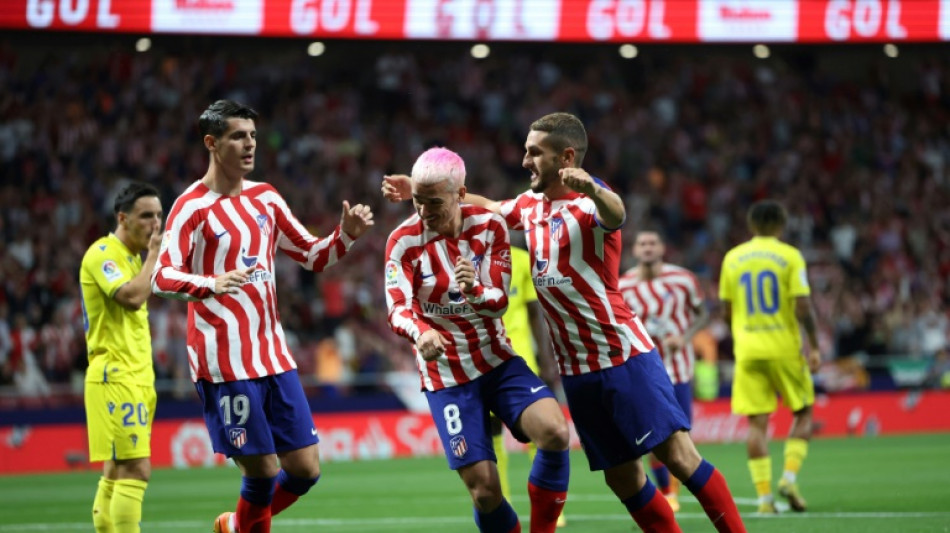 El Atl&eacute;tico golea al C&aacute;diz y adelanta al Real Madrid