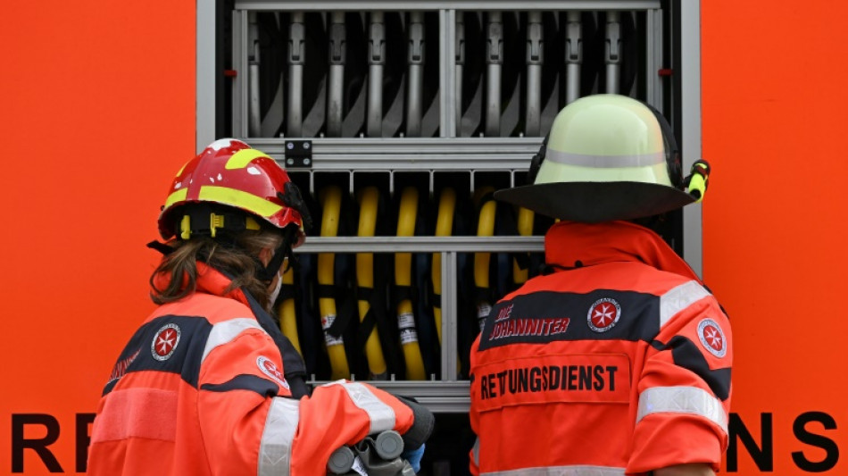 Acht Meter hohe Wasserfontaine nach Unfall an Hydranten in M&uuml;nchen