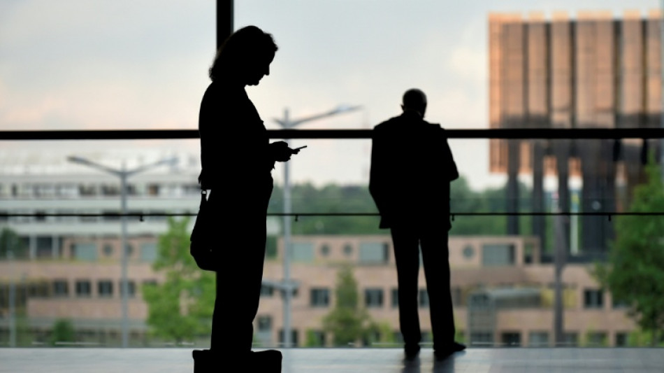 La France rate l'&eacute;ch&eacute;ance sur la transparence des salaires, mais avance un projet de loi