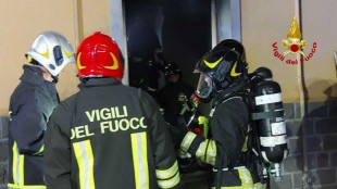 Incendio in uno scantinato a Bologna, soccorsi anche due bambini