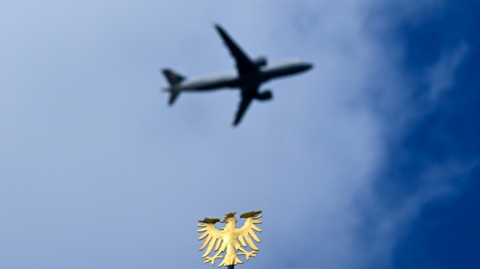 Un 20% de los puestos administrativos de grupo aéreo Lufthansa están bajo amenaza, según dos fuentes