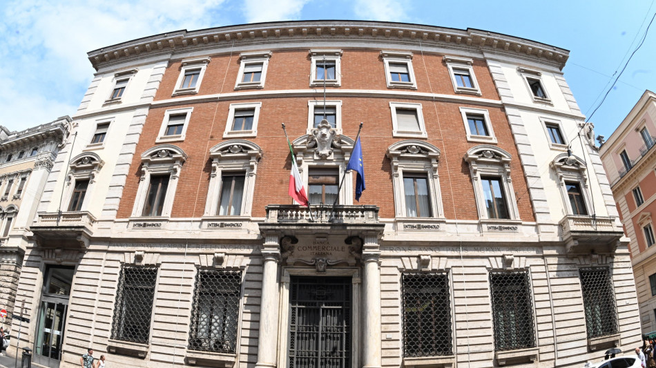 Salvini, 'Unicredit-Intesa 20 miliardi di utile, serve contributo'