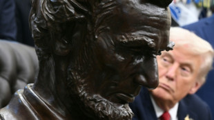 Trump revela banheiro reformado da Casa Branca